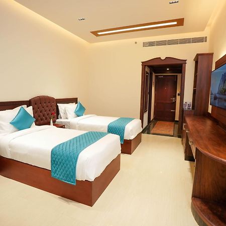 Blue Castle Hotel Thiruvananthapuram Exterior photo