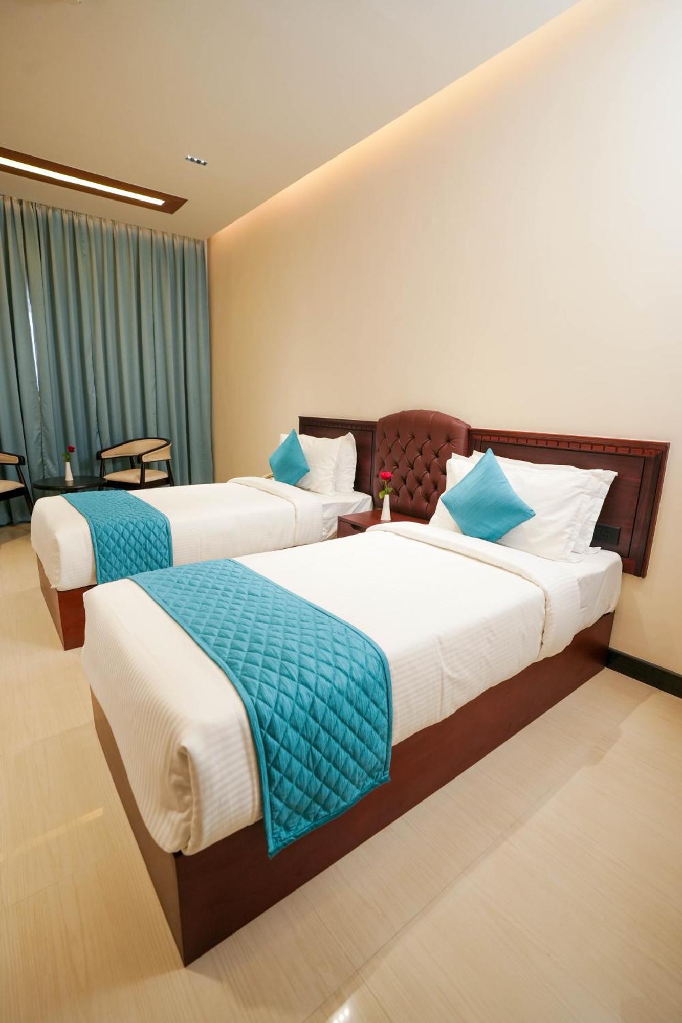 Blue Castle Hotel Thiruvananthapuram Exterior photo