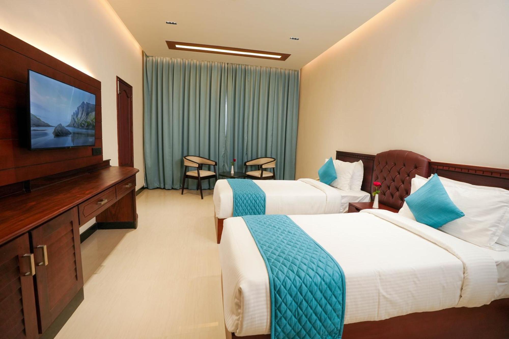 Blue Castle Hotel Thiruvananthapuram Exterior photo