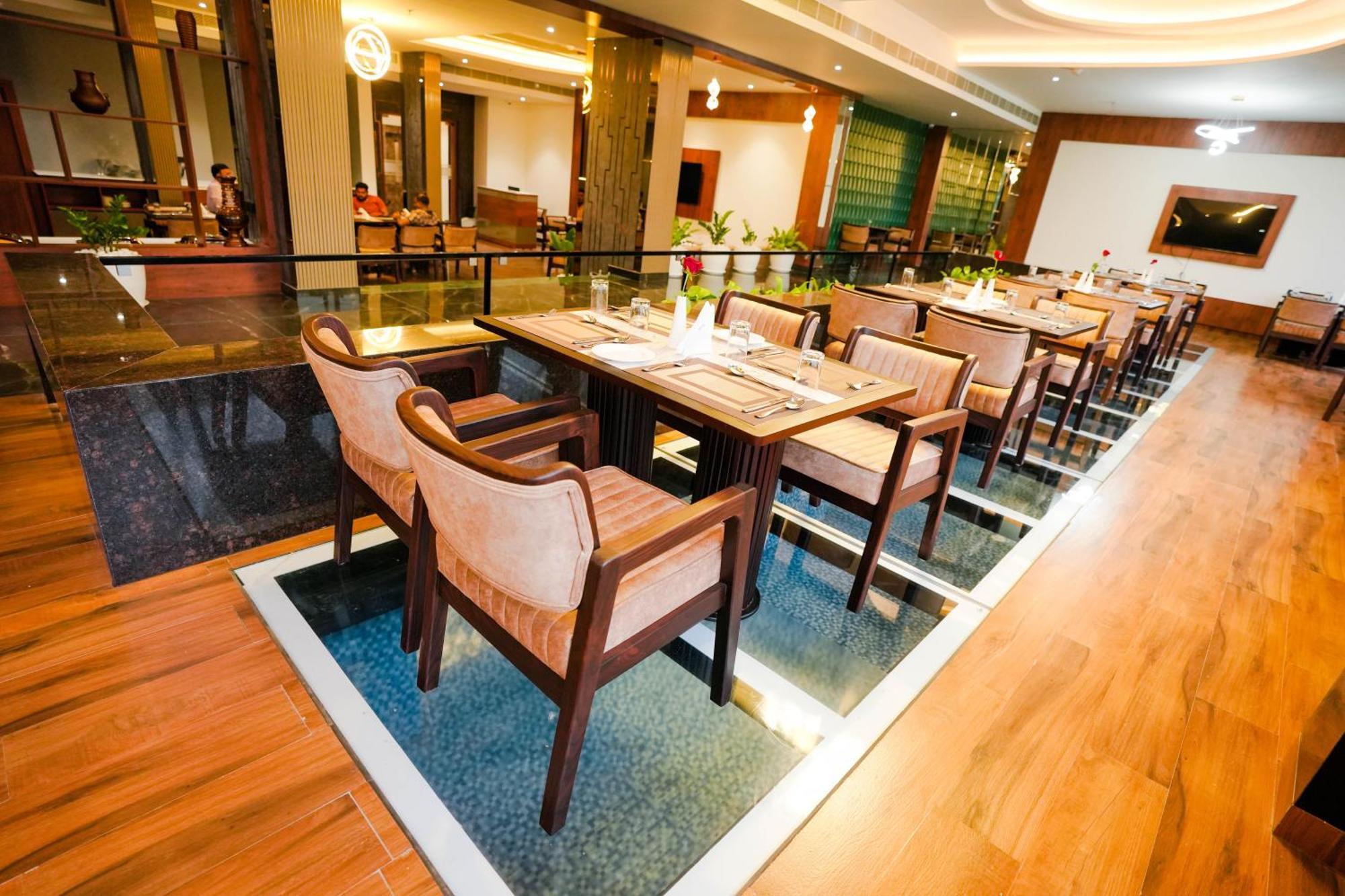 Blue Castle Hotel Thiruvananthapuram Exterior photo
