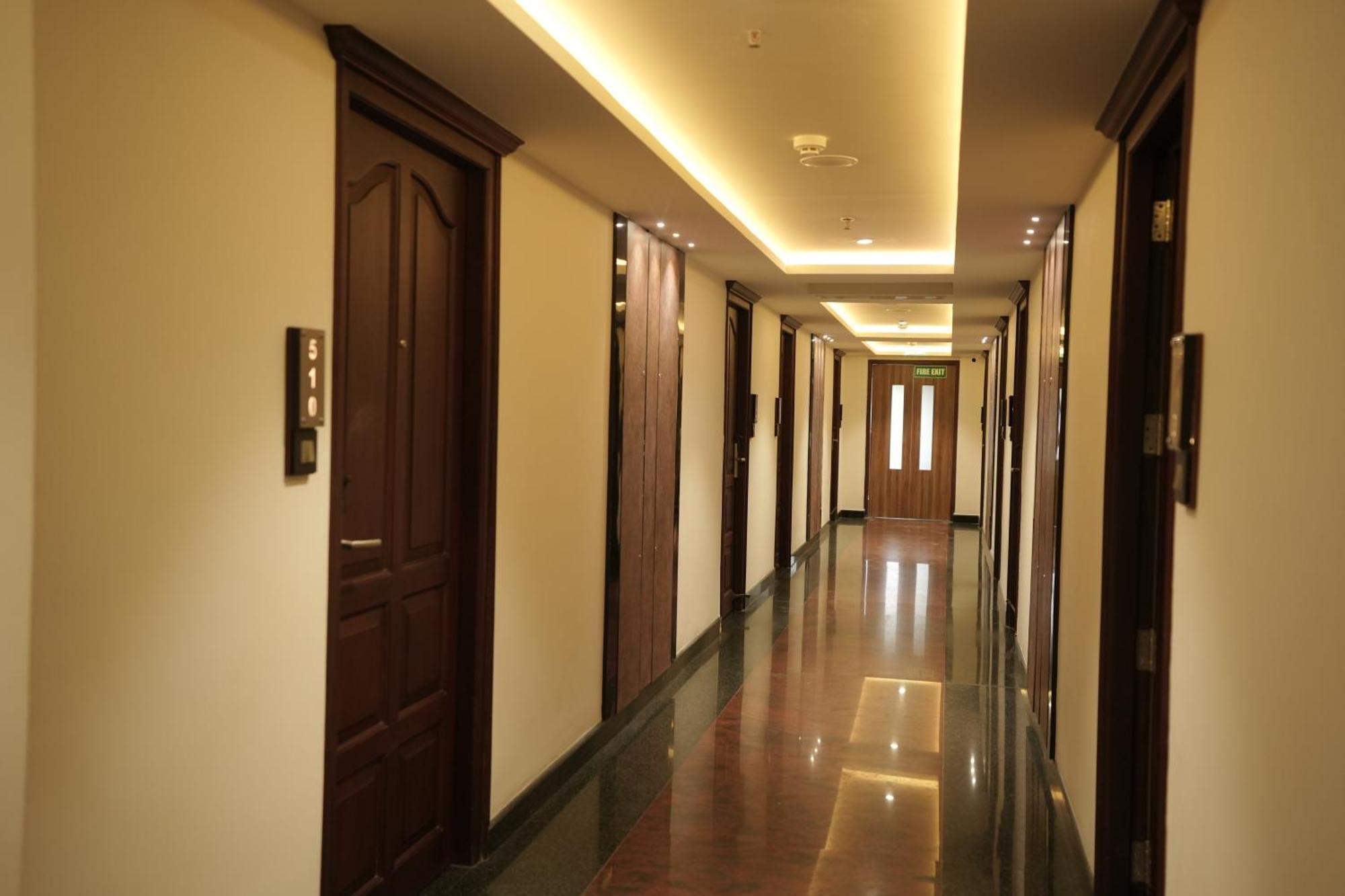 Blue Castle Hotel Thiruvananthapuram Exterior photo