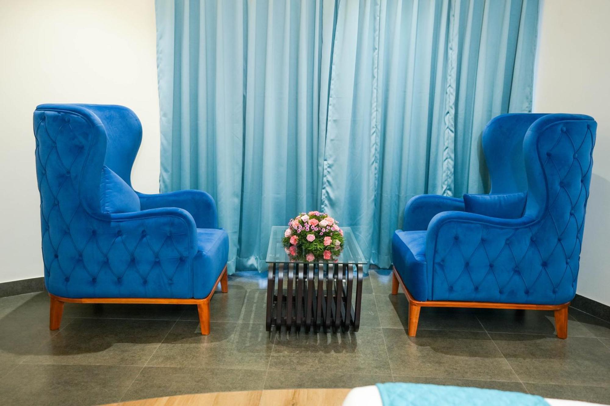Blue Castle Hotel Thiruvananthapuram Exterior photo