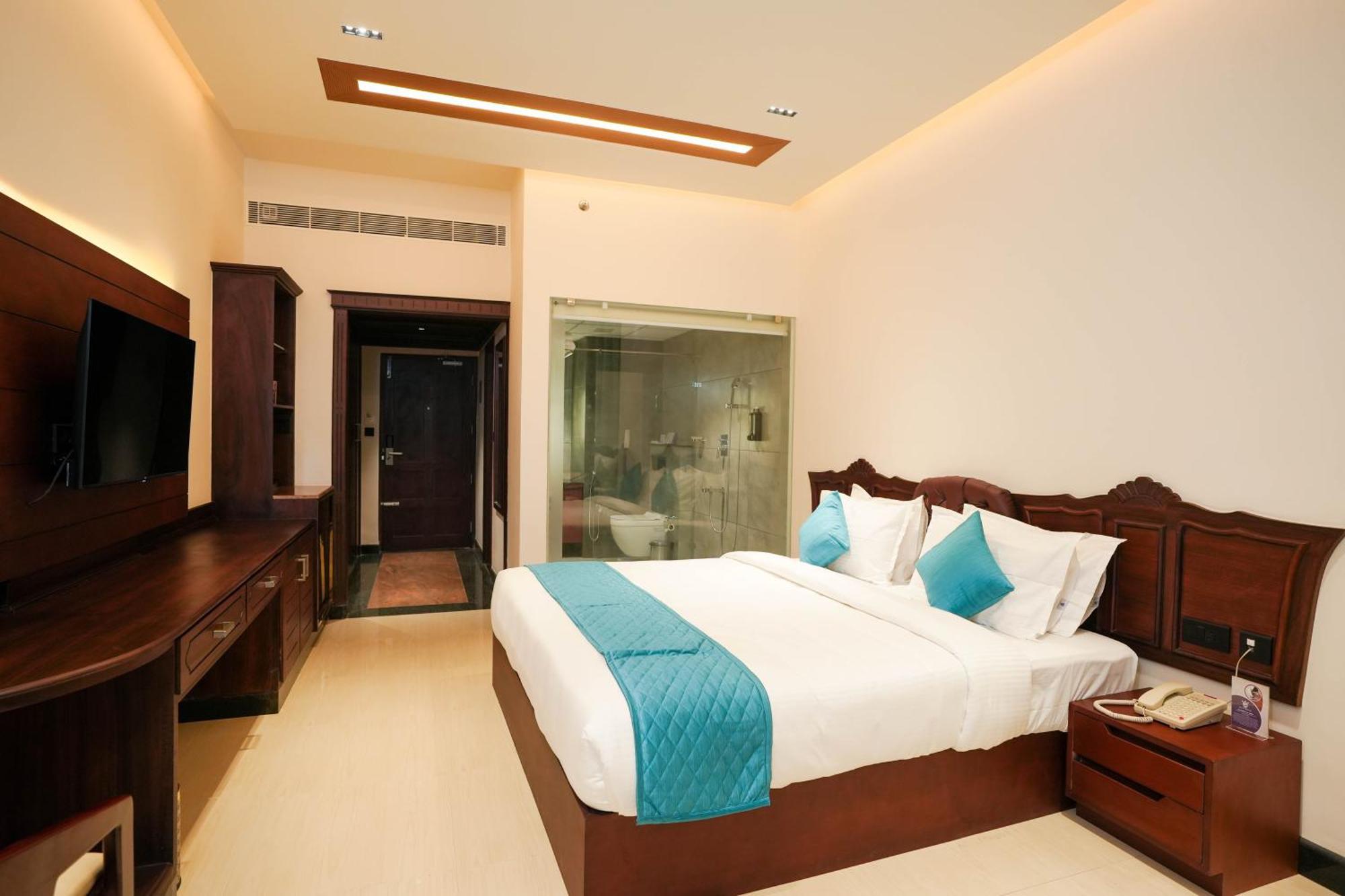 Blue Castle Hotel Thiruvananthapuram Exterior photo